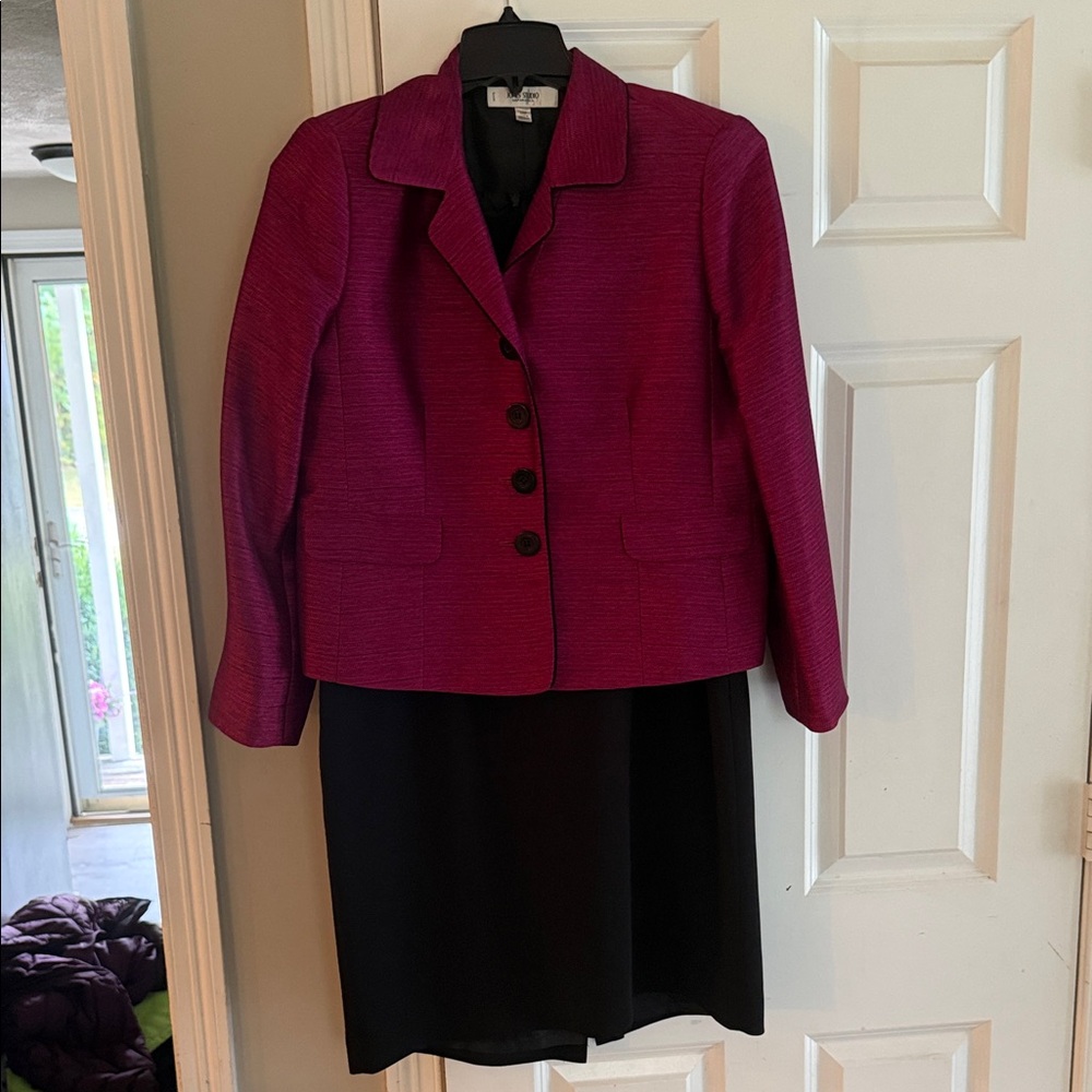 Jones Studio Magenta and Black Dress Suit